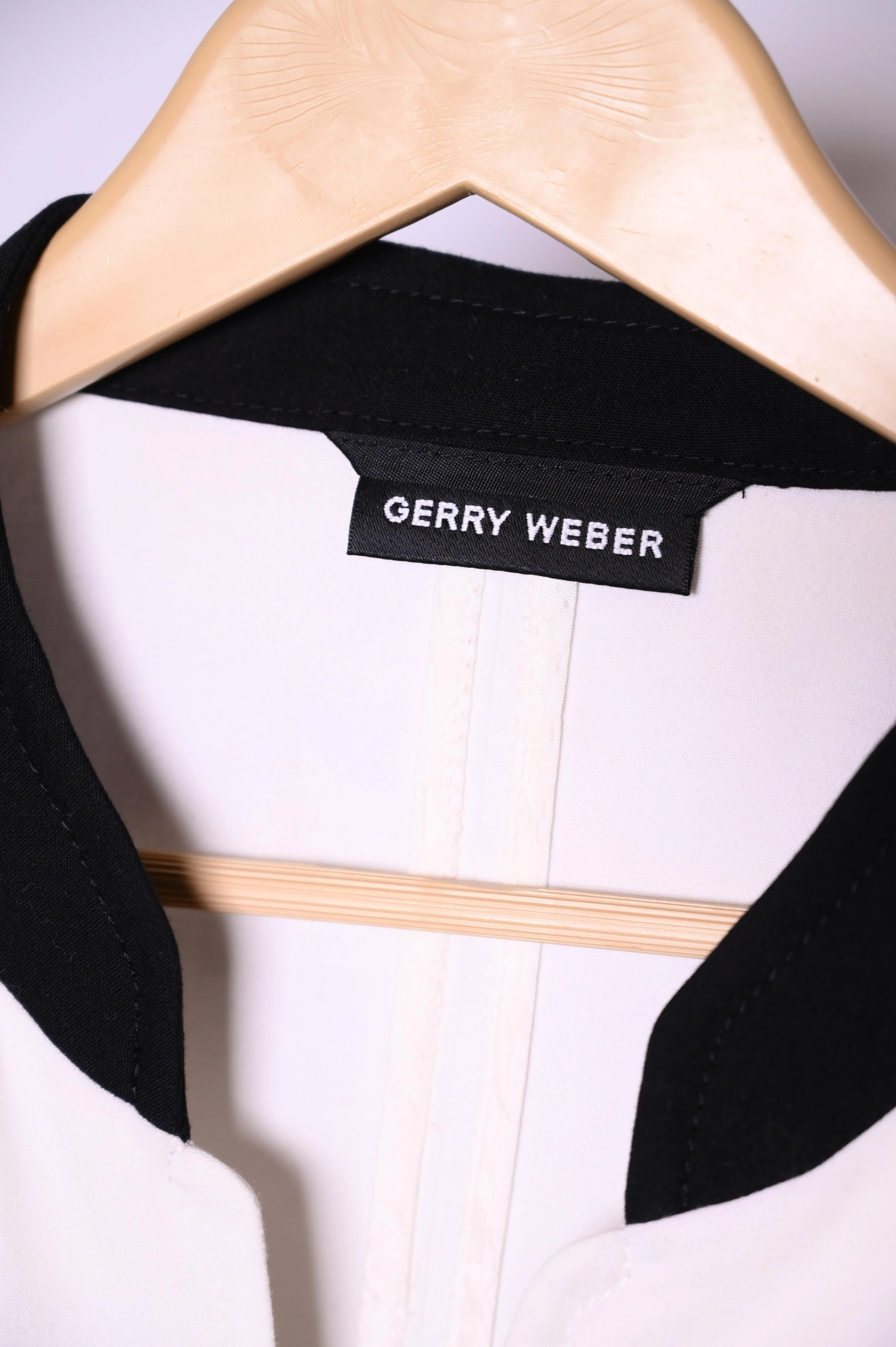 Gerry Weber White and Black Zipper Jacket