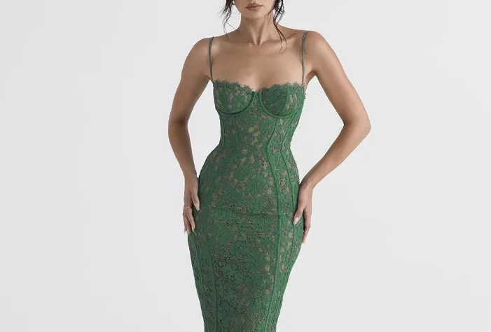 Kyle - Elegant lace body con dress